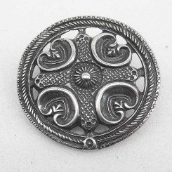 Zierniete "Triskel Floral durchbrochen" Altnickel