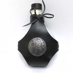 Feldflasche schwarz Triskele 